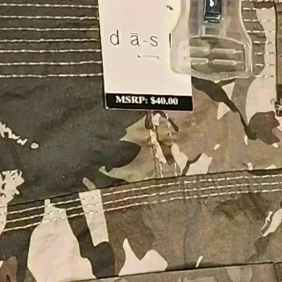 Dash Camo Old Jade Shorts. Cuffed, 4 pocket NWT size 10 - Picture 7 of 11